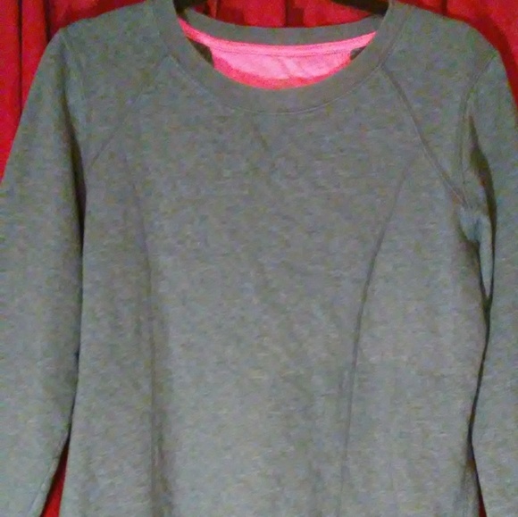 Pull over/Sweatshirt - Picture 1 of 1